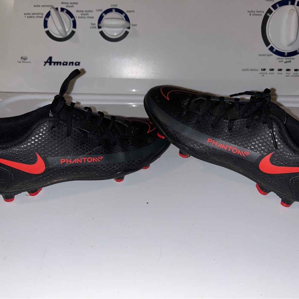 Nike Phantom GT Soccer Cleats size 2Y EUC